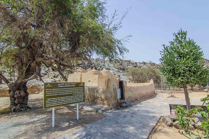 Fujairah Private day trip from Dubai with Lunch - Fujairah Fort and the return through Bithnah