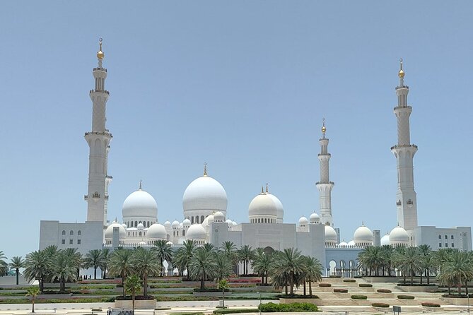 Full Day Abu Dhabi City Tour with Ferrari World - The Sheikh Zayed Grand Mosque sets the tone
