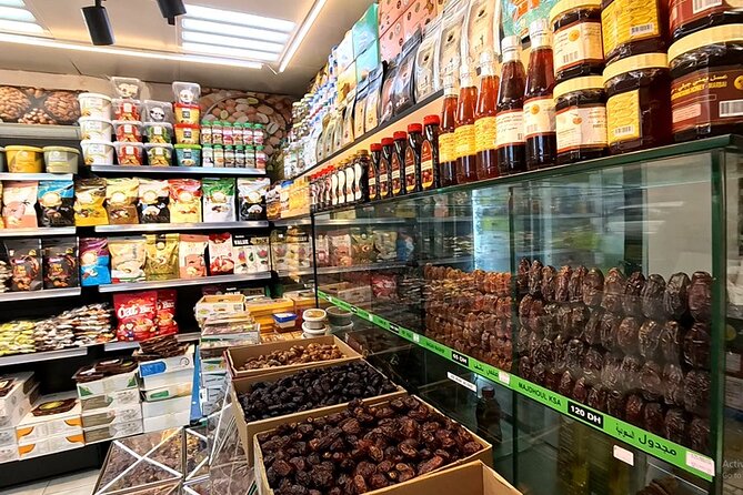 Full Day Abu Dhabi City Tour with Sheikh Zayed Mosque - Dates, gifts, and a local market stop