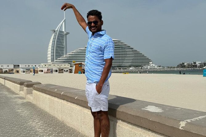 Half Day Dubai Modern Wonders Tour - Dubai Mall: one hour inside a city-sized shopping center