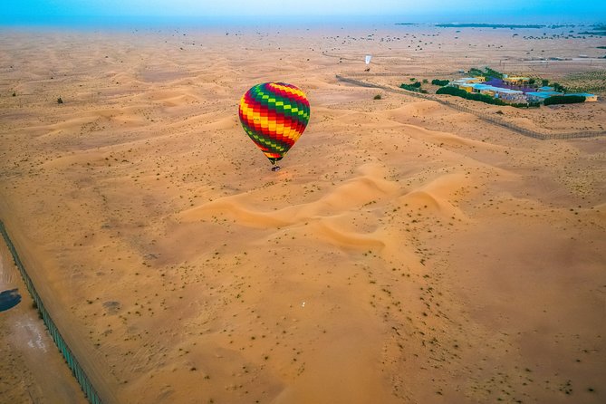 Hot Air Balloon Ride Over Dubai Desert inlcuding Transfers - The flight: quiet air and wide desert views