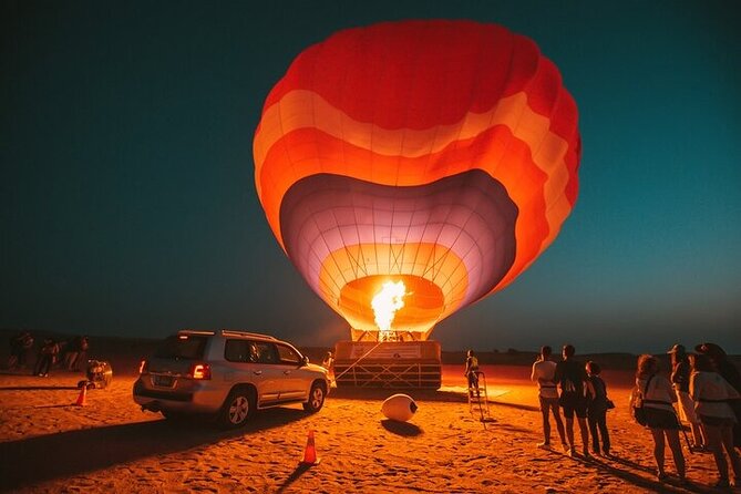 Hot Air Balloon Sunrise Tour with free transport in Dubai - The balloon flight over the red dunes