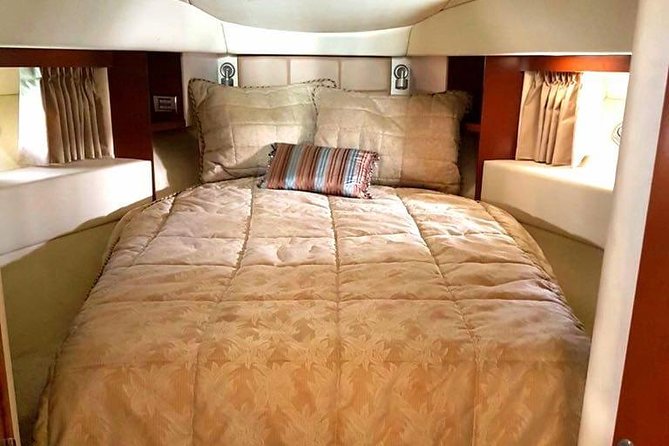 Luxury Yacht Charter : Dubai Marina, Atlantis The Palm & Burj Al Arab - Atlantis The Palm and the Palm Jumeirah circuit
