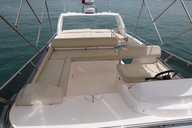 Luxury Yacht Charter : Dubai Marina, Atlantis The Palm & Burj Al Arab - What the yacht provides on board
