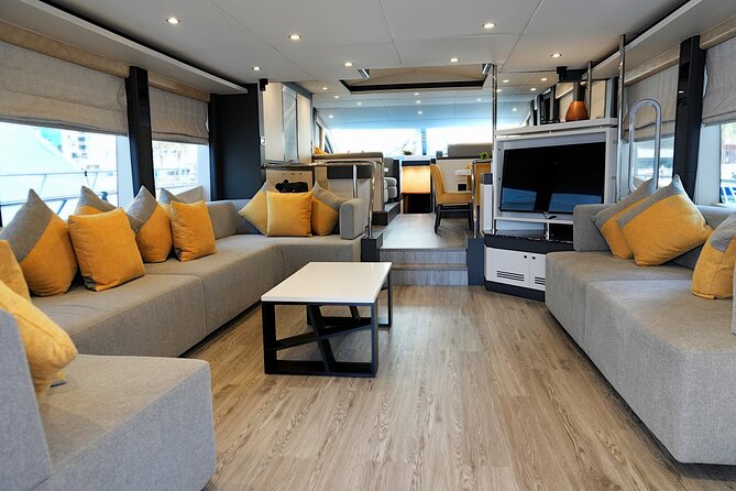 Majesty 77ft Diamond Dust — Dubai's best yacht rental - Best times and best types of groups