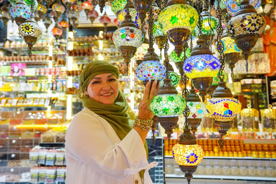 Old Dubai Historic Guided Tour: Creek, Street Food & Souks - Walking Al Fahidi’s narrow lanes
