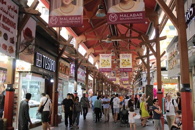 Old Dubai Shopping Tour (Textile, Spice and Gold Souq) - Meena Bazaar: a final stop for clothes and gifts