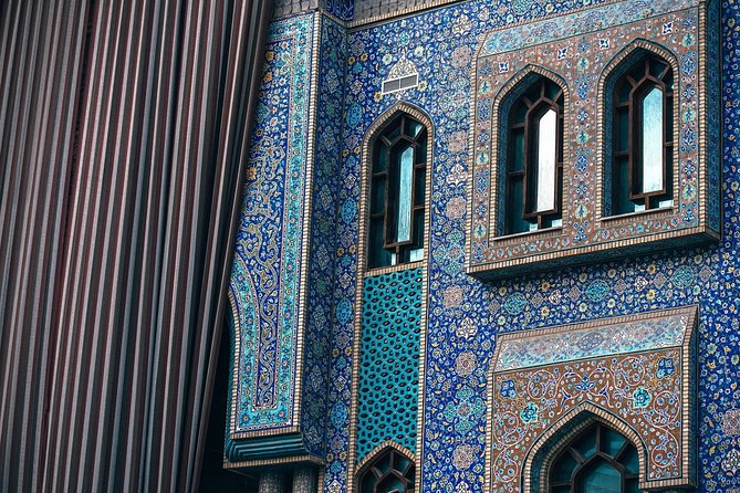 Old Dubai Walking Tour: Abra ride, Creek, Spice & Gold Souks. - Textile Souk: color, cloth, and the first bargain