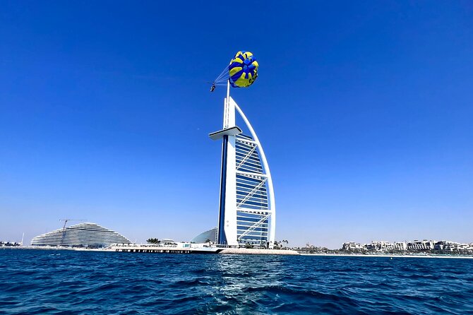 Parasailing in Dubai - Burj Al Arab View - A calm crew makes a real difference