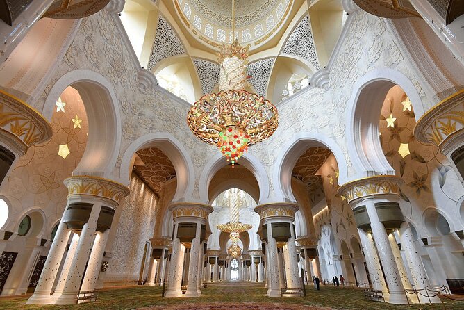 Premium Abu Dhabi Full-day City Tour in A 4x4 Private Vehicle - Abu Dhabi Dates Market: a useful taste of local commerce