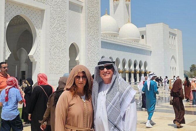 Private Abu Dhabi City Tour with Pick up from Dubai or Abu Dhabi - Abu Dhabi Dates Market: a useful final stop