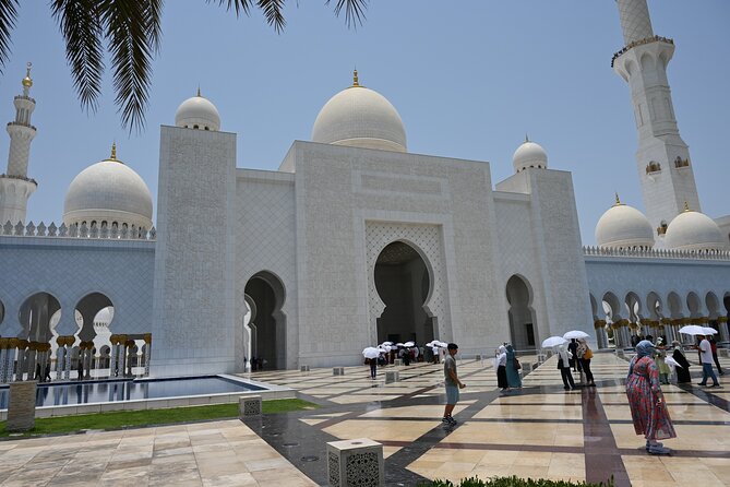 Private Abu Dhabi Sightseeing Tour from Dubai - The Dates Market: the most local stop on the schedule