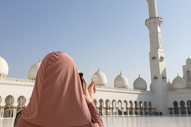 Private Abu Dhabi tour with Emirati Guide - Emirates Palace: grand architecture in a short stop