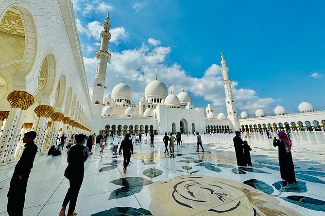 Private Abudhabi City Tour from Dubai - Marina Mall and the Corniche: where lunch fits