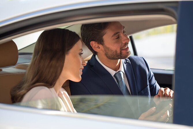 Private Airport Transfer From or To Dubai Airport - How the Service Handles Flight Changes