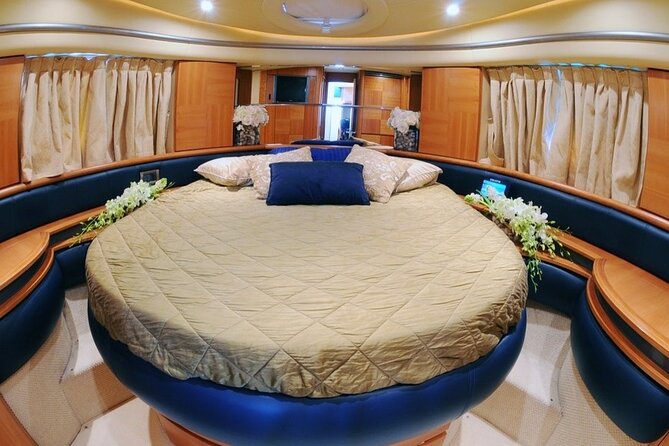 Private Charter Yacht: Dubai Marina, Atlantis And Burj al Arab - Choosing the route that fits your day