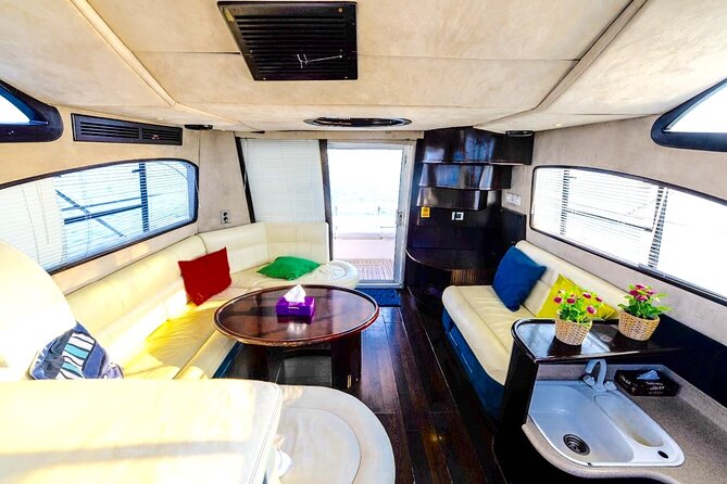 Private Charter Yacht: Dubai Marina, Atlantis And Burj al Arab - Burj Al Arab from the sea