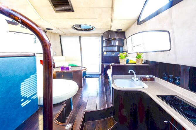 Private Charter Yacht: Dubai Marina, Atlantis And Burj al Arab - JBR and the waterfront skyline