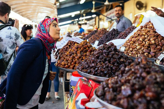 PRIVATE Food Tour: The 10 Tastings of Dubai With Locals - The private guide makes or breaks the day