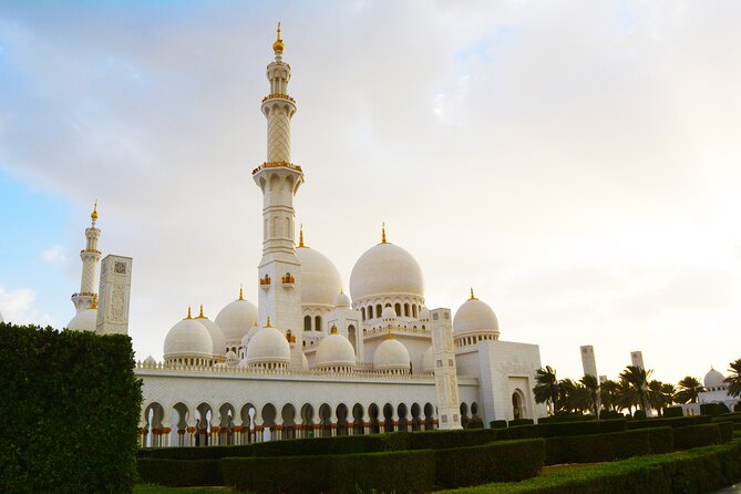 Private Full Day Tour Abu Dhabi City, Grand Mosque & Palace - Saadiyat Island and Yas Island on the return road