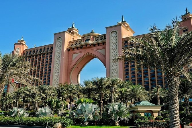 Private Half Day Modern Dubai City tour with Lunch - Mall of the Emirates and the road to Downtown