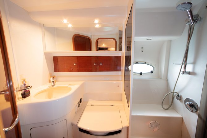 Private Luxury Everest Yacht Cruise from Dubai Marina - Atlantis, The Palm, and the best photo stop