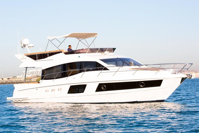 Private Luxury Yacht cruise around Atlantis and Dubai Marina - The yacht itself: comfort without too much ceremony