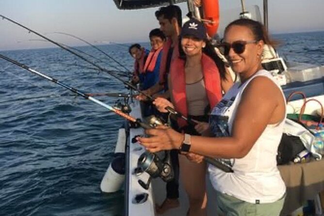 Private Regular Fishing Trip in Dubai - Learning the basics with Jameel and the crew