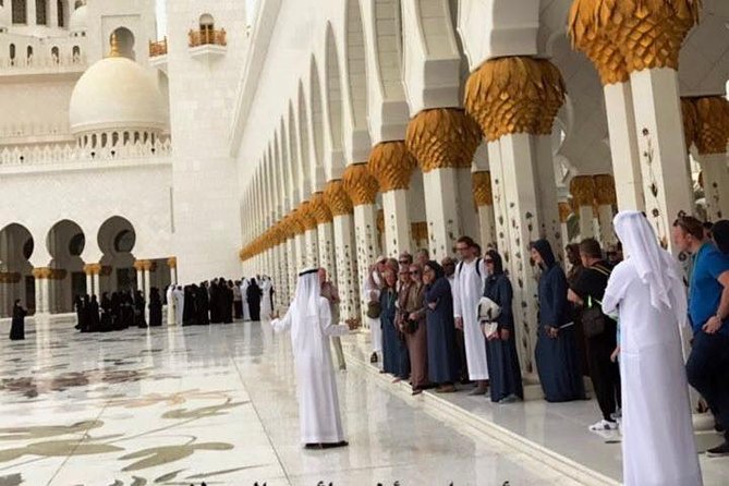 Private Sheikh Zayed Grand Mosque Tour - Entering the mosque and setting expectations