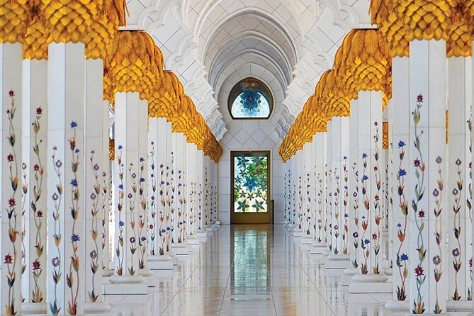 Private Sheikh Zayed Mosque Tour from Dubai - Arriving at Sheikh Zayed Grand Mosque
