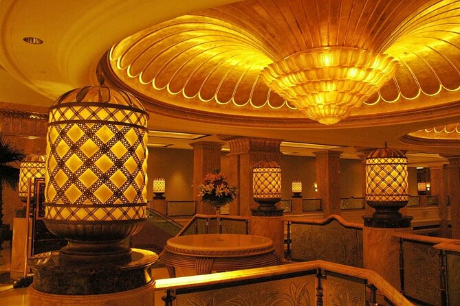 Private Sightseeing Tour in Abu Dhabi - Islamic art from across the Muslim world