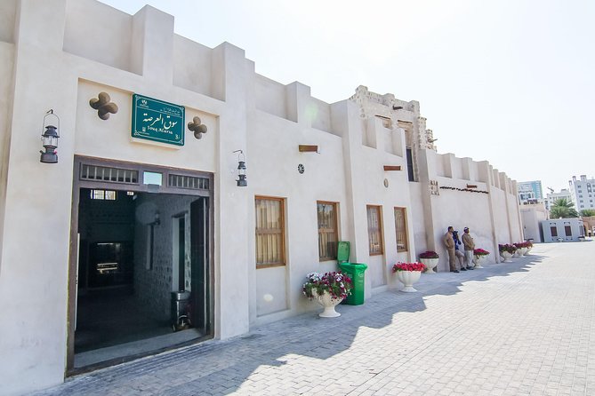 Sharjah City Sightseeing Tour - The Pearl of the Gulf - Souq Al Arsah and the appeal of old trade