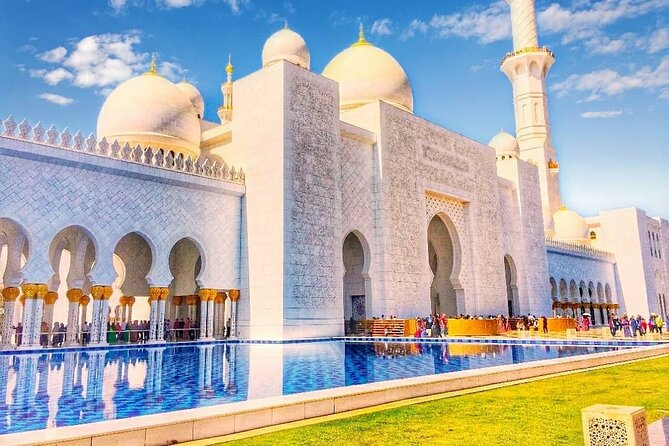 Sheikh Zayed Grand Mosque with Ferrari World from Dubai - Small details that matter on the day