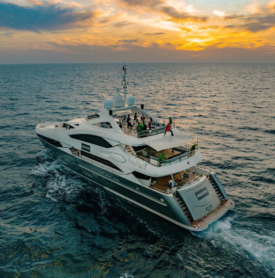 Sunseeker Superyacht: VIP Dinner, Premium Drinks& Live Music - Dubai’s skyline from the water