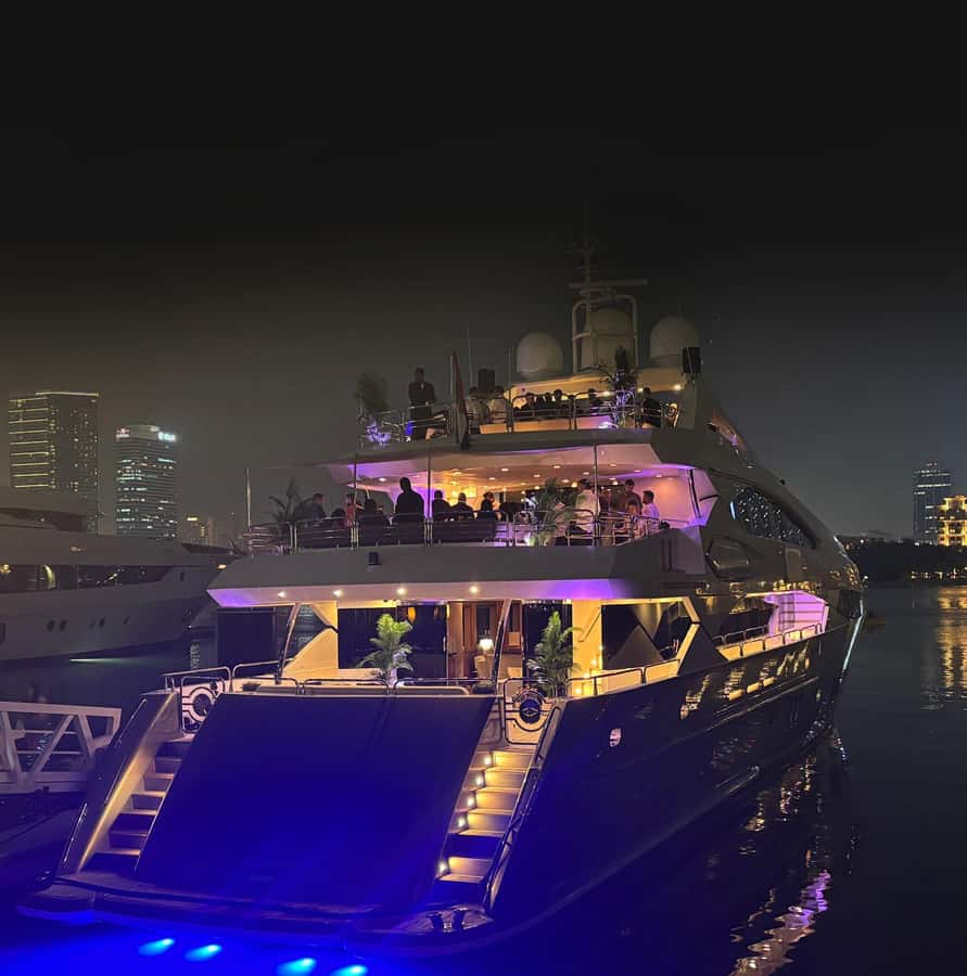 Sunseeker Superyacht: VIP Dinner, Premium Drinks& Live Music - Practical tips for a smoother evening