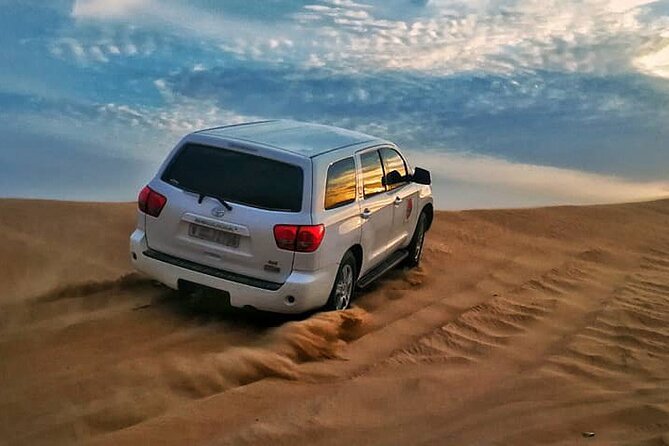 Sunset Desert Safari Dubai with BBQ Dinner & Live Shows - Key points at a glance