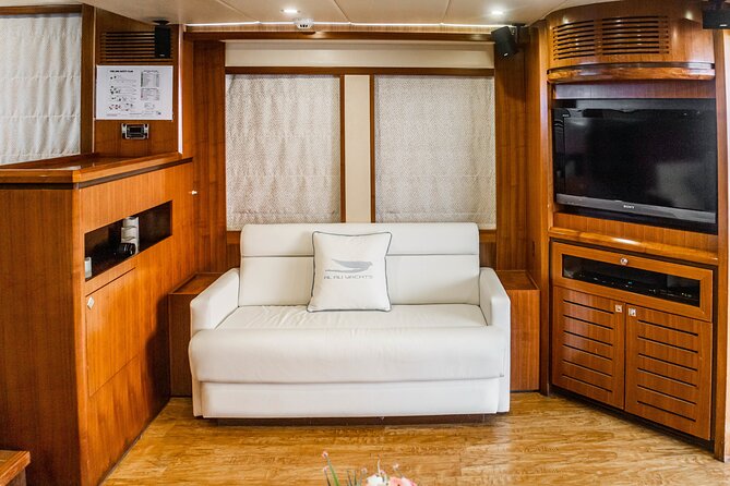 Sunset escape on Bluemoon 64ft from Dubai Marina to Atlantis - Fishing gear and optional watersports