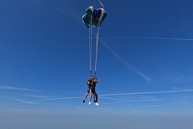 Tandem Skydive experience in Dubai - Sixty seconds of freefall