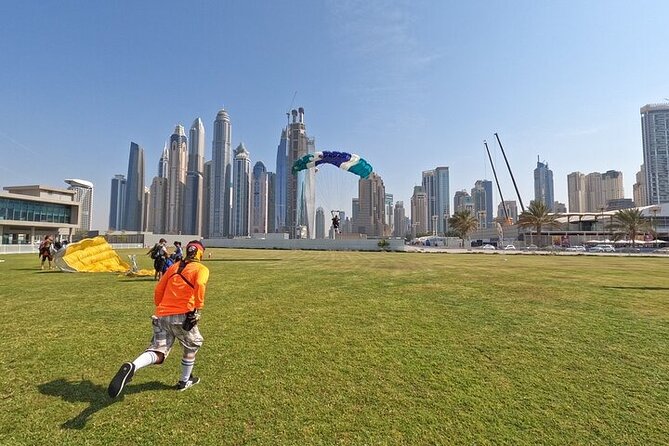 Tandem Skydive experience in Dubai - The parachute ride at 6,000 feet