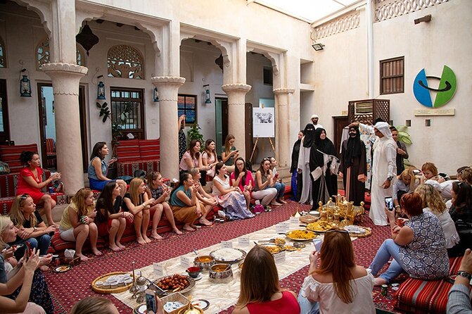 Walk in Old Dubai with New Friend(Pickup option Availabl) - Starting at Sharaf DG and finding your footing