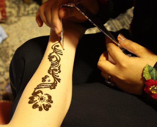 Wow Arabian Nights Tours Desert Safari Program with BBQ Dinner - BBQ dinner, drinks, and the evening shows