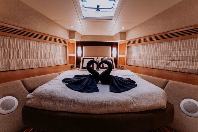 Yacht Trip Dubai : Book 56 ft Premium Yacht up to 21 people - A useful choice for birthdays and private celebrations